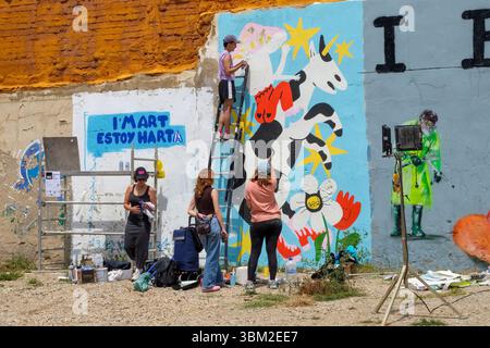 Ein Graffiti-Workshop im El Solar-Event während des Poblenou Open Day - 10. Mai 2025 (10 de Maig), Carrer de Llull, 126, Barcelona, Spanien. Stockfoto