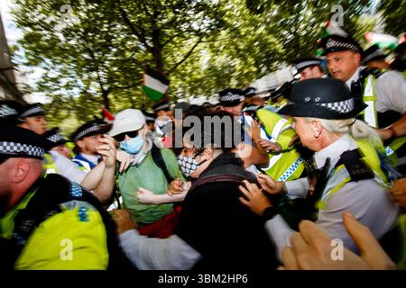 Solidaritätsdemonstration der Palästinensischen Aktion nahe dem Trafalgar Square, London, 23. Juni 2025 Stockfoto