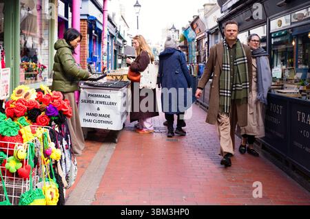 Die North Lanes in Brighton können stellenweise sehr schmal sein Stockfoto
