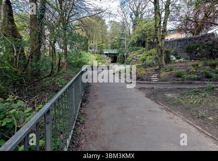 Milngavie, East Dunbartonshire, Zentral-Schottland. Der West Highland Way führt über eine grüne, attraktive Route durch die Stadt. Stockfoto