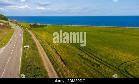 Luftaufnahme der A9 in der Nähe von Golspie in den schottischen Highlands von Schottland Großbritannien Stockfoto