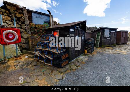 Fischerhütten im kleinen Hafengebiet von Kinghorn, Fife, Schottland, Großbritannien - Foto: Geopix Stockfoto