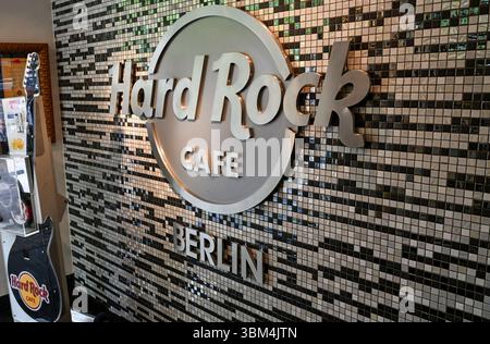 Berlin, Deutschland. Juni 2025. Das Hard Rock Café am Kurfürstendamm. Quelle: Jens Kalaene/dpa/Alamy Live News Stockfoto