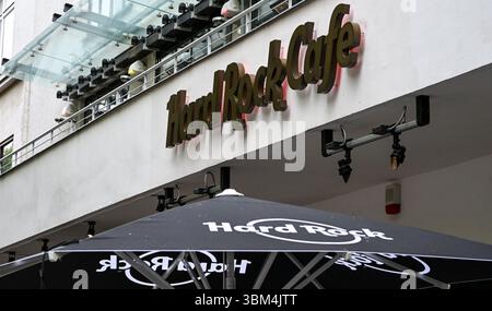 Berlin, Deutschland. Juni 2025. Das Hard Rock Café am Kurfürstendamm. Quelle: Jens Kalaene/dpa/Alamy Live News Stockfoto