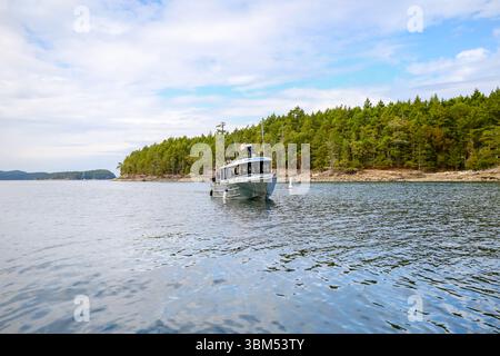 Ganges, Salt Spring Island - 1. September 2019: Ein Fischerboot, das von Salt Spring Island zum Fraser River zurückkehrt Stockfoto