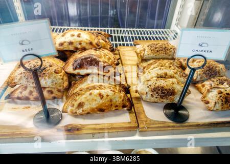 Miami Beach Florida, Normandy Isles, 71st Street Business District, Normandy Fountain Business Association Event Promotion, Shop Hop GRUB Crawl, Bodegon 71 Stockfoto