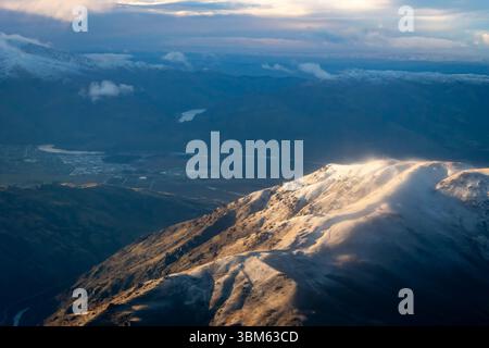Pisa Range, Cromwell und Lake Dunstan, auf der Anfahrt zum Flughafen Queenstown, Central Otago, Südinsel, Neuseeland Stockfoto
