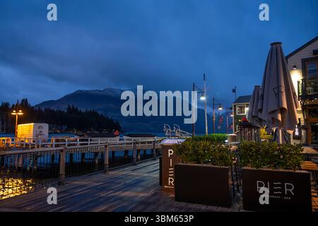 Uferpromenade, Lake Wakatipu, Queenstown, Central Otago, Südinsel, Neuseeland Stockfoto
