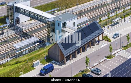 Größter Ladeladepark der Welt am Bahnhof Merklingen Schwäbische Alb. 259 überdachte Stationen für Elektroautos befinden sich unter zwei 160 und 190 Stockfoto