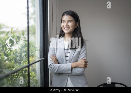 Asiatische Geschäftsführerin junger ceo Manager erfolgreicher Unternehmer im Amt Stockfoto
