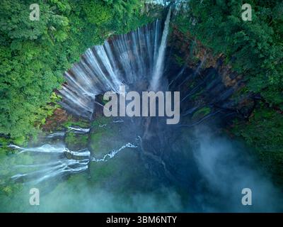 Tumpak Sewu (tausend Wasserfälle), Ost-Java, Indonesien - Luftfahrt Stockfoto
