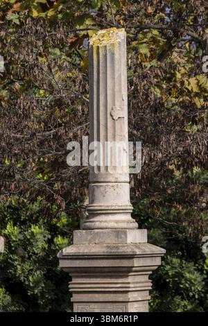 Gebrochene Säule, Symbol für unterbrochene Existenz, Alaro Friedhof, Mallorca, Balearen, Spanien, Europa Stockfoto