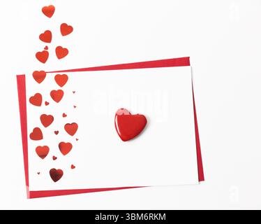 Umschlag vor weißem Hintergrund Stockfoto