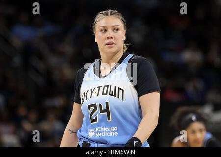 Chicago, USA. Juni 2025. Chicago, USA, 24. Juni 2025: Rachel Banham (24 Chicago Sky) wird während des Spiels zwischen den Chicago Sky und den Los Angeles Sparks am Dienstag, 24. Juni 2025 in der Wintrust Arena in Chicago, USA, gesehen. (KEINE KOMMERZIELLE NUTZUNG) (Shaina Benhiyoun/SPP) Guthaben: SPP Sport Pressefoto. /Alamy Live News Stockfoto