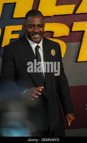 New York, New York, Hirsch. Juni 2025. (Neu) amazon mgm Studios ''Staatsoberhäupter'' Weltpremiere . 24. Juni 2025, alice tully Hall, New york, usa: idris elba besucht am 24. juni den roten Teppich der „Heads of State“-Weltpremiere in der alice tully Hall in New york City. Foto: jorge Estrellado/thenews2 (Foto: Jorge Estrellado/Thenews2/ZUMAPRESS) (Foto: © Jorge Estrellado/TheNEWS2 via ZUMA Press Wire) NUR REDAKTIONELLE VERWENDUNG! Nicht für kommerzielle ZWECKE! Stockfoto