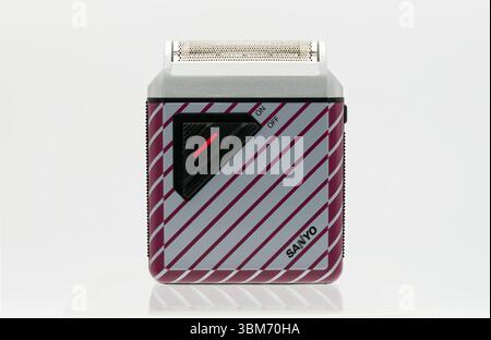 Vintage Sanyo SV-M735 Akku-Rasierer isoliert auf weißem Hintergrund. Stockfoto