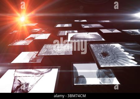 Bild von verschiedenen Computerbildschirmen, die fliegen Stockfoto