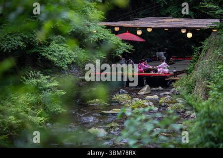 Wandern zwischen Kurama und Kibune im Norden von Kyoto, Japan. Stockfoto