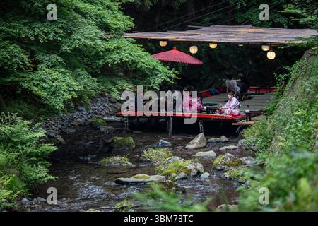 Wandern zwischen Kurama und Kibune im Norden von Kyoto, Japan. Stockfoto