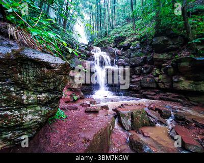 Kleiner Wasserfall in der Margaretenschlucht bei Heidelberg Stockfoto