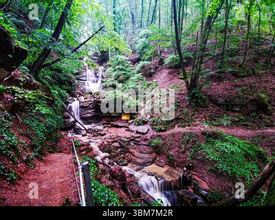 Kleiner Wasserfall in der Margaretenschlucht bei Heidelberg Stockfoto