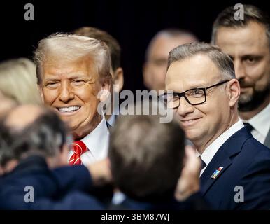 DEN HAAG - Präsident Donald Trump von den Vereinigten Staaten und Präsident Andrzej Duda von Polen zu Beginn des NATO-Gipfels auf dem Weltforum. Die Niederlande veranstalten zum ersten Mal in der Geschichte der NATO einen NATO-Gipfel. ANP SEM VAN DER WAL niederlande aus - belgien aus Stockfoto