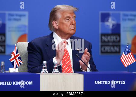 Den Haag, Niederlande. Juni 2025. US-Präsident Donald Trump ist auf der Plenarsitzung während des 76. NATO-Gipfels im Weltforum in den Haag, Niederlande, am 25. Juni 2025 zu Gast. (Kreditbild: © Beata Zawrzel/ZUMA Press Wire) NUR REDAKTIONELLE VERWENDUNG! Nicht für kommerzielle ZWECKE! Stockfoto