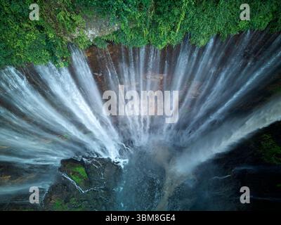 Tumpak Sewu (tausend Wasserfälle), Ost-Java, Indonesien - Luftfahrt Stockfoto