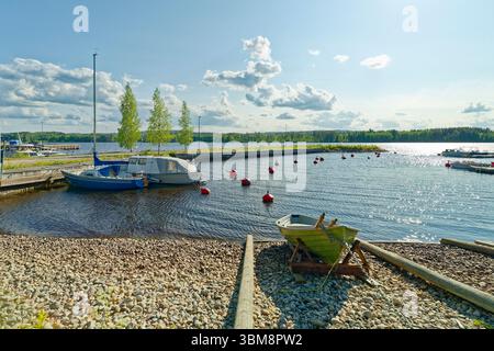 Boote liegen im Hafen von Pielinen in Nurmes Finnland Stockfoto