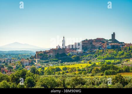 Blick aus der Vogelperspektive auf die historische Stadt Castiglion Fiorentino. Provinz Arezzo, Toskana, Italien Stockfoto