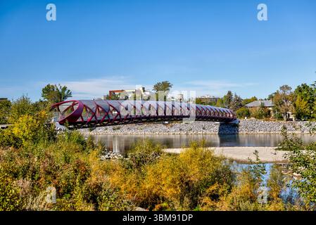 Calgary (Alberta) – September 2022: Straßenlandschaften im Eau Claire District von Calgary Stockfoto