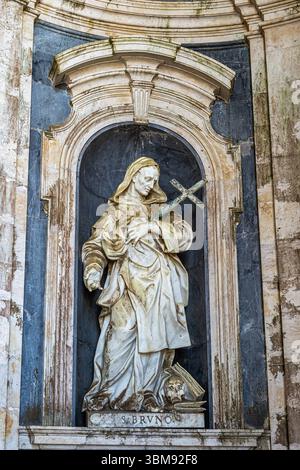 Innenraum des Nationalpalastes Mafra, des Klosters und der Basilika. Franziskanerorden. Barocke Architektur in Mafra nördlich von Lissabon in Portugal. Stockfoto