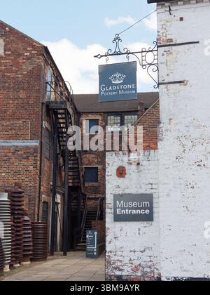 Eintritt zum Gladstone Pottery Museum in Longton, Stoke on Trent, England. Mai 2025 Stockfoto
