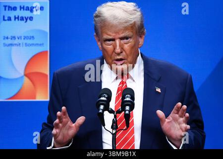 Den Haag, Niederlande. Juni 2025. US-Präsident Donald Trump hält eine Pressekonferenz während des 76. NATO-Gipfels im Weltforum in den Haag, Niederlande, am 25. Juni 2025 ab. (Kreditbild: © Beata Zawrzel/ZUMA Press Wire) NUR REDAKTIONELLE VERWENDUNG! Nicht für kommerzielle ZWECKE! Stockfoto