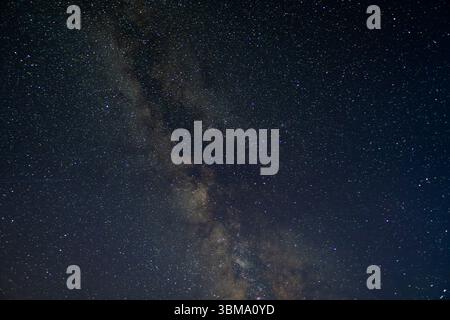 A breathtaking view of the Milky Way galaxy captured on a clear night, revealing the dense star fields, cosmic dust, and structure of our universe Stockfoto