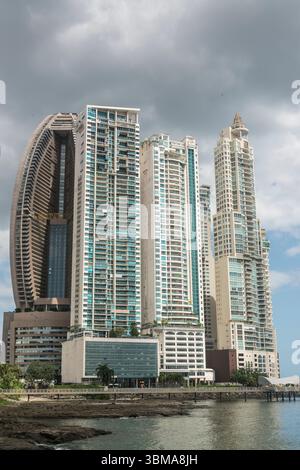 Hohe Apartmentblöcke, Büros und Hotels im Wohngebiet Punta Pacifica. Panama-Stadt, Panama, Stockfoto