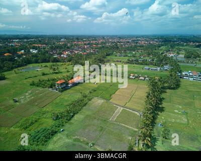 Kajeng Rice Fields und Juwuk Manis Hotel, Ubud, Bali, Indonesien - Luftfahrt Stockfoto