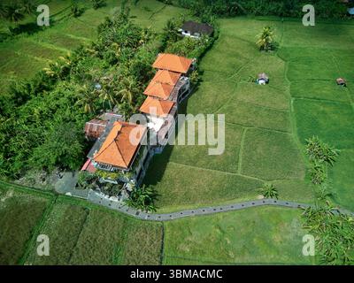 Juwuk Manis Hotel und Kajeng Rice Fields, Ubud, Bali, Indonesien - Luftfahrt Stockfoto