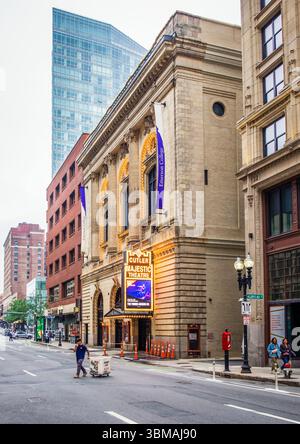Massachusetts, USA, 9. Juni 2025, Blick auf eine urbane Szene am Cutler Majestic Theatre am Emerson College in der Tremont Street in Boston Stockfoto