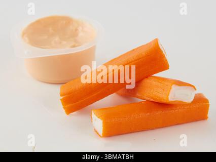 Frische Krabbe klebt isoliert Natur Hintergrund mit Schneidepfad Stockfoto