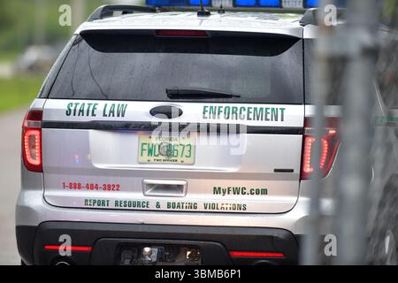 Davie, Vereinigte Staaten Von Amerika. 08. Juni 2018. DAVIE, FL - JUNI 08: Arm im Alligator gefunden, der aus dem Davie Lake gezogen wurde; Frau, die vermutlich tot ist - Frau verschwindet, während sie mit Hunden im Silver Lakes Rotary Nature Park spaziert. Hinweis: Es wurden keine Gefahrenschilder angebracht und die Bewohner behaupten, die Behörden von Fort Lauderdale wüssten, dass der tödliche Alligator am 8. Juni 2018 in Miami Beach, Florida, war. Leute: Woman Dead Credit: Storms Media Group/Alamy Live News Stockfoto