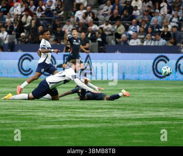 Vancouver, Vancouver, Bc, Kanada. Juni 2025. Vancouver Whitecaps Verteidiger Tristan Blackmon (33) kämpft um den Ball mit Alex Mighten von San Diego FC während des regulären MLS-Saisonspiels Vancouver Whitecaps FC gegen San Diego FC am BC Place am 25. Juni 2025 in Vancouver, Kanada. (Foto: Tomaz Jr/Pximages) (Credit Image: © Tomaz Jr/PX Imagens via ZUMA Press Wire) NUR REDAKTIONELLE VERWENDUNG! Nicht für kommerzielle ZWECKE! Stockfoto