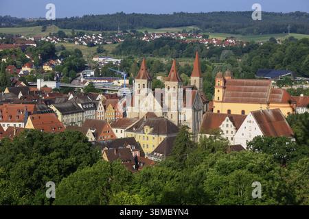 Blick vom Schloss oberhalb von Ellwangen auf die ehemalige Stiftskirche St. Veit und die evangelische Stadtkirche Ellwangen (Jagst), Ostalbkreis, Baden-Wuer Stockfoto