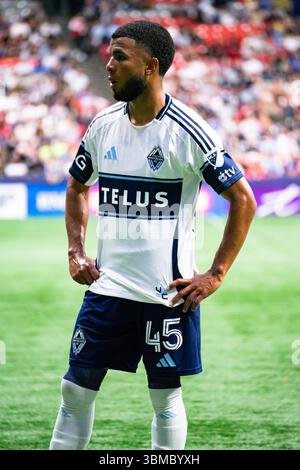 Vancouver, Kanada. Juni 2025. Vancouver, British Columbia, Kanada, 25. Juni 2025: Pedro Vite (45 Vancouver Whitecaps FC) in Aktion während des Major League Soccer Matches zwischen Vancouver Whitecaps FC und San Diego FC im BC Place Stadium in Vancouver, British Columbia, Kanada (NUR REDAKTIONELLE VERWENDUNG). (Amy Elle/SPP) Credit: SPP Sport Press Photo. /Alamy Live News Stockfoto