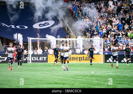 Vancouver, Kanada. Juni 2025. Vancouver, British Columbia, Kanada, 25. Juni 2025: Die Spieler des Vancouver Whitecaps FC reagieren auf ihr erstes Tor während des Major League Soccer Matches zwischen Vancouver Whitecaps FC und San Diego FC im BC Place Stadium in Vancouver, British Columbia, Kanada (NUR REDAKTIONELLE VERWENDUNG). (Amy Elle/SPP) Credit: SPP Sport Press Photo. /Alamy Live News Stockfoto