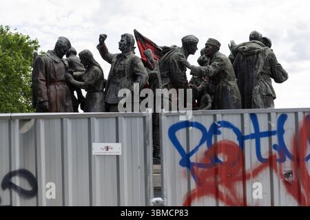 Sofia, Bulgarien. Juni 2025. Das teilweise demontierte und versteigerte Denkmal der sowjetischen Armee im Zentrum von Sofia, das zum Gedenken an den Einmarsch der Roten Armee in die bulgarische Hauptstadt errichtet wurde. Quelle: SOPA Images Limited/Alamy Live News Stockfoto