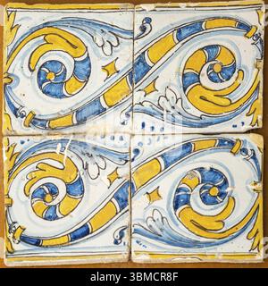 Fliesen für hohe Front, glasierte und bemalte Fliesen, 17. Jahrhundert, aragonesische Werkstatt, Diözesanmuseum Huesca, Aragon Gemeinde, Spanien, Europa Stockfoto