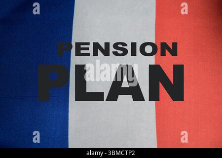 Pensionsplan-Konzept mit französischem Flaggenschild Stockfoto