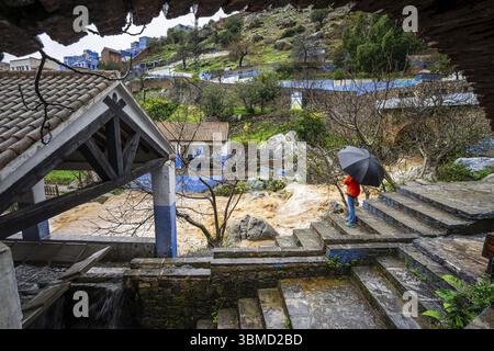 Sintflutartige Regenfälle und geschwollener Fluss, Brunnen Ras el Maa, Chefchaouen, Rif Mountains, Marokko, Nordafrika, Afrika Stockfoto