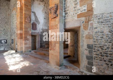 Schiffenberg bei Gießen, Augustiner Chorherren-Stift, Klosterkirche, Querschiff, Blick nach Nordosten Stockfoto